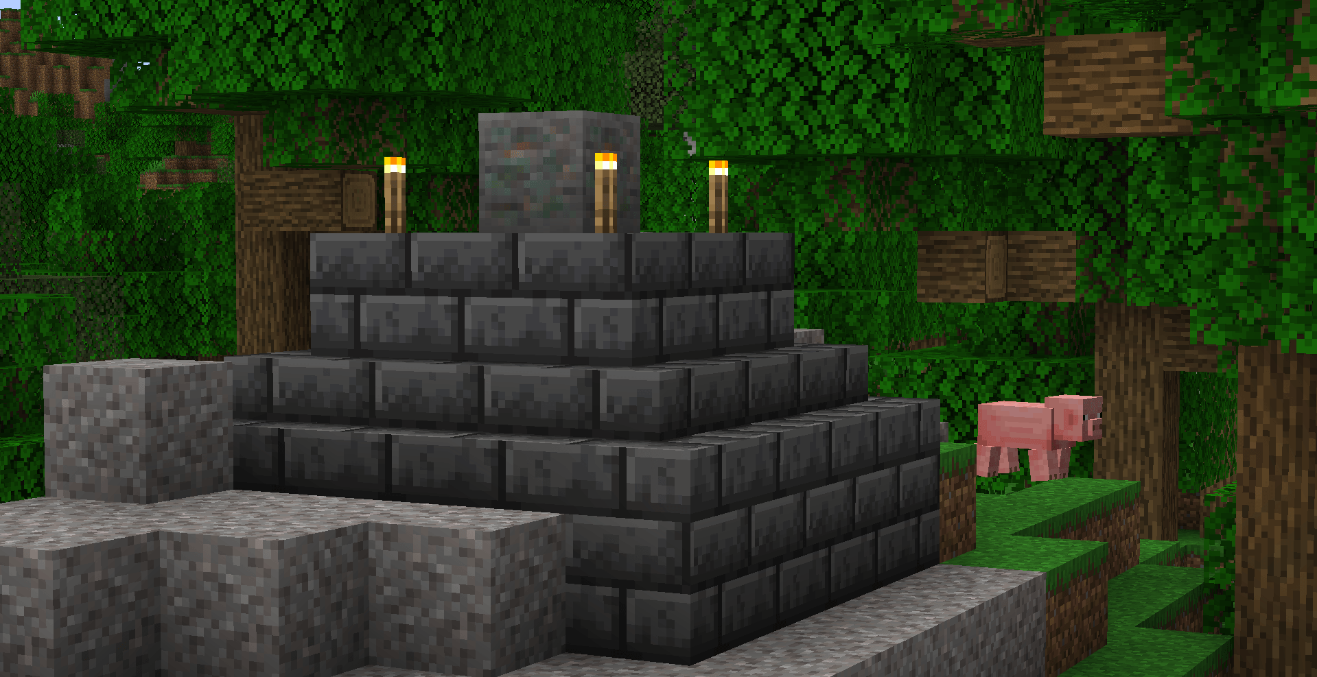 Thumbnail An everyore pedestal (placed by me) in a forest.
