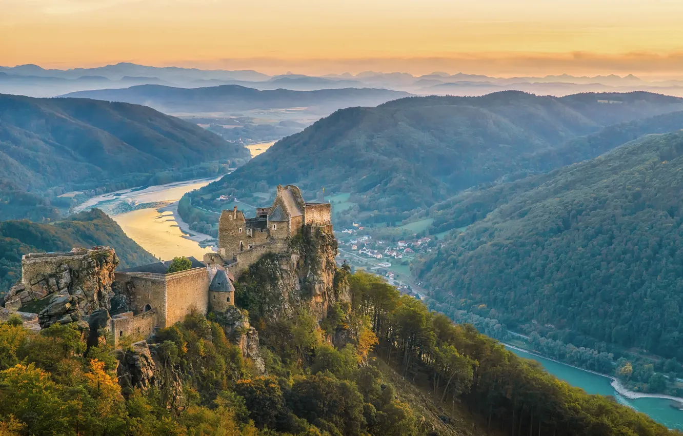 Thumbnail avstriia-aggstein-castle-panorama-les-gory-dolina-reka-tuman.webp
