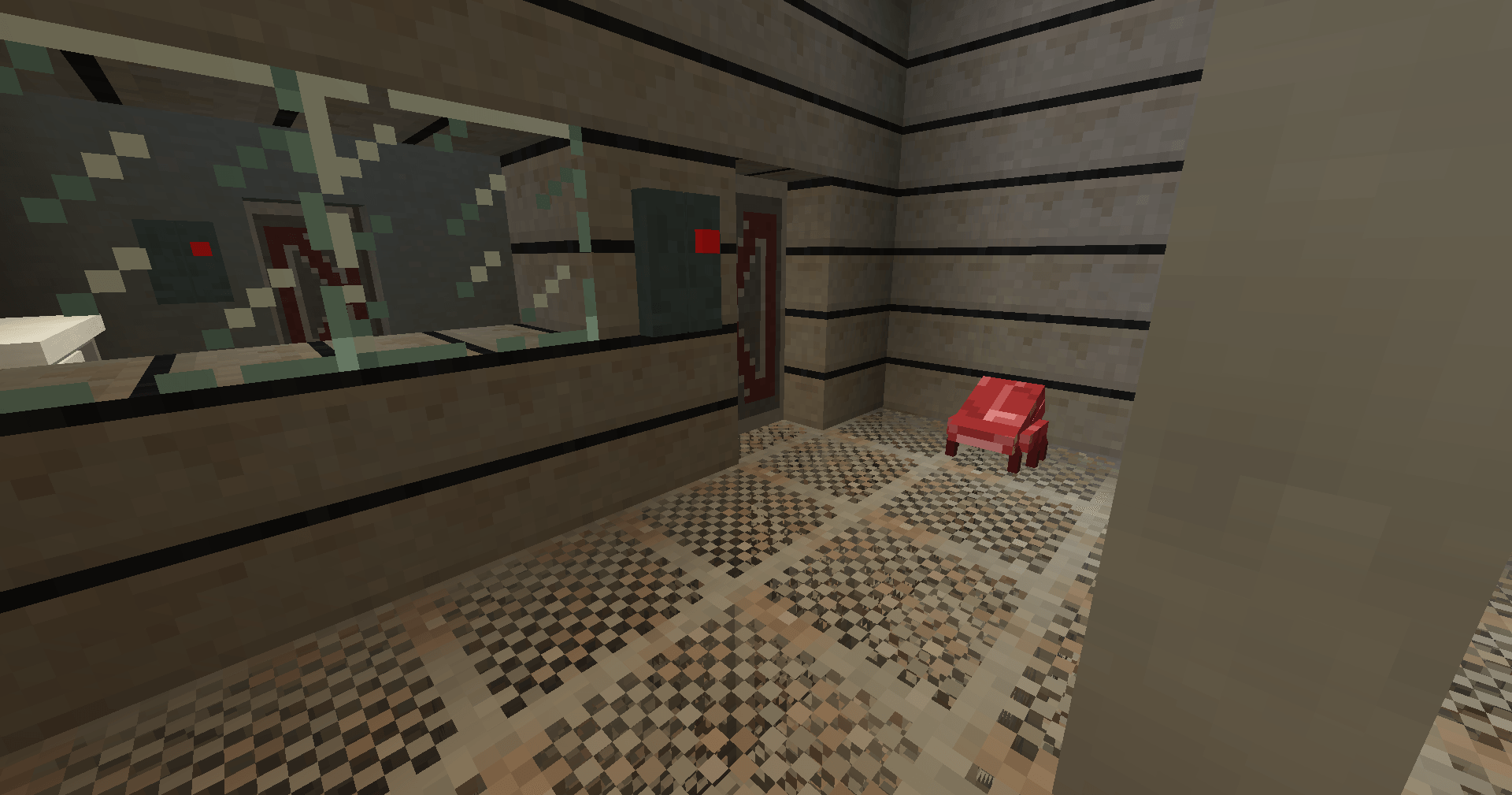 Thumbnail SCP-058 in its chamber.