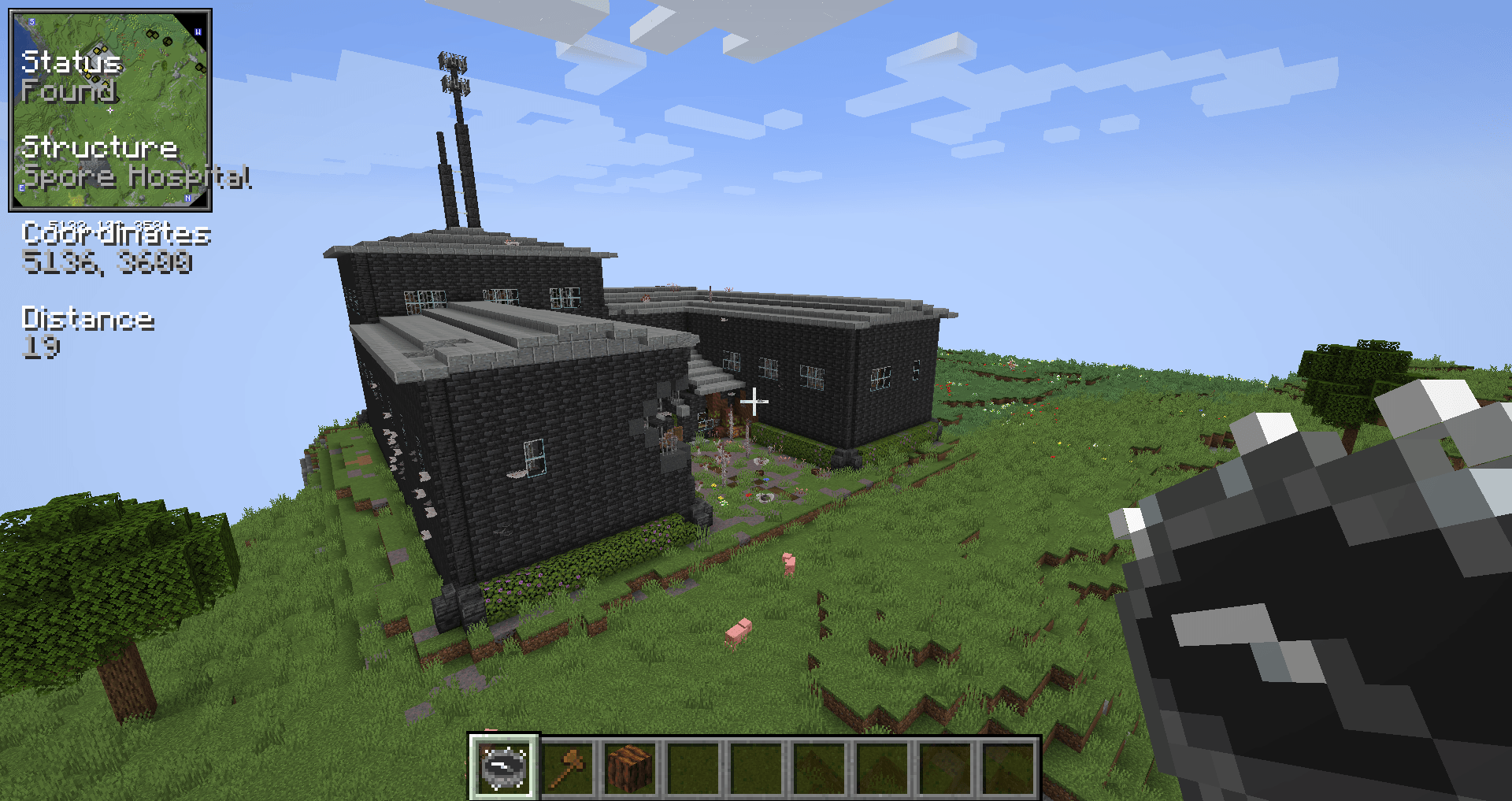 From the front this hospital displaying a blended spawn with a large drop off on the back left