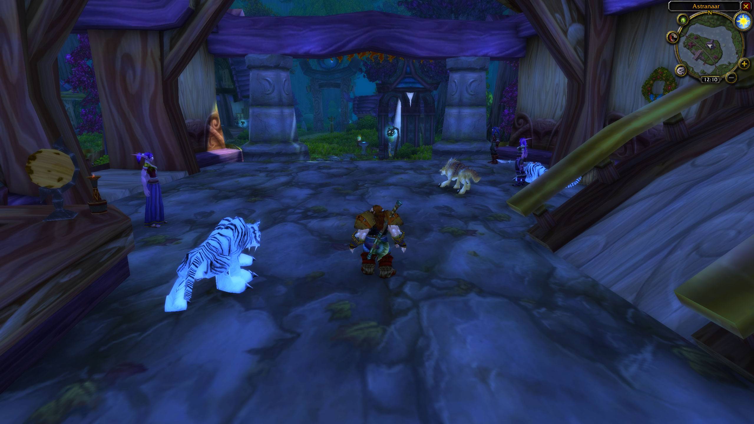Shows the HUD hidden when out of combat. The mini-map can be closed by pressing X in the top right corner.