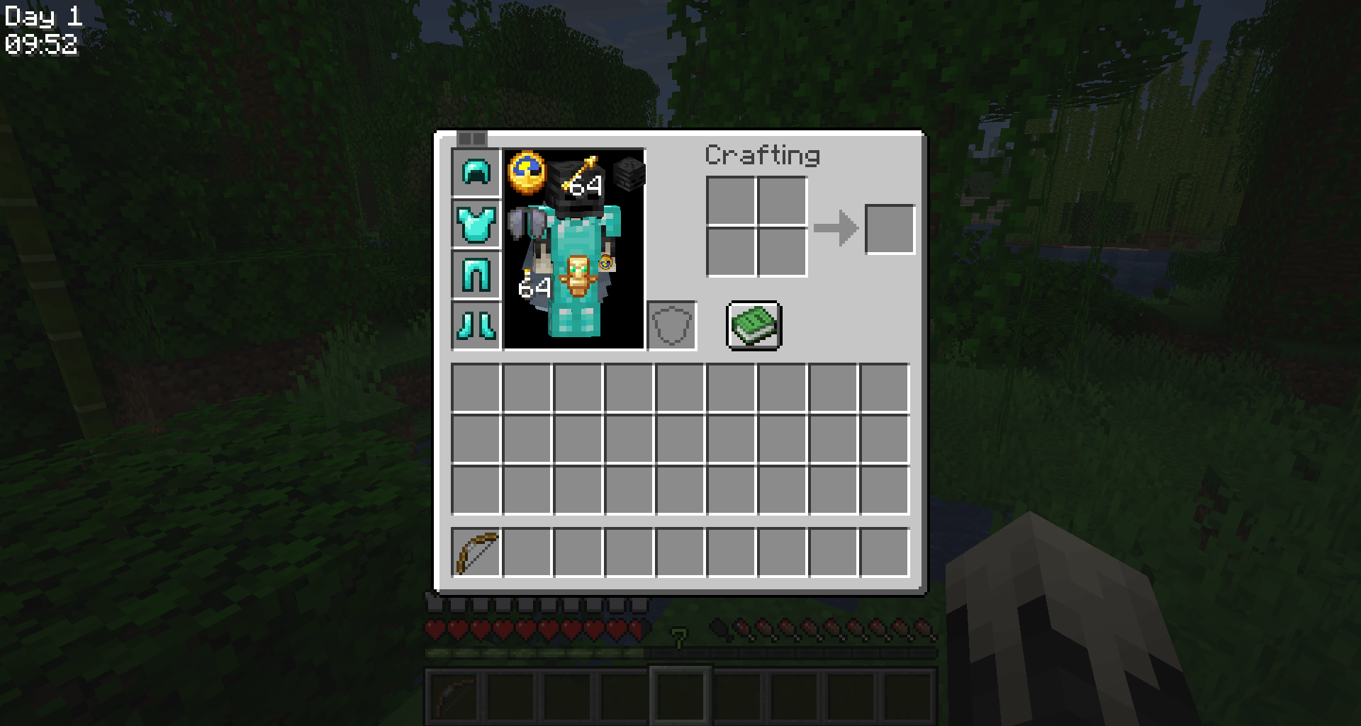 As you can see, the items are equipped in their slots and fulfilling their corresponding game functions. We can see in the image that when the clock is equipped, the time and day of the game can be seen in the left corner of the screen.