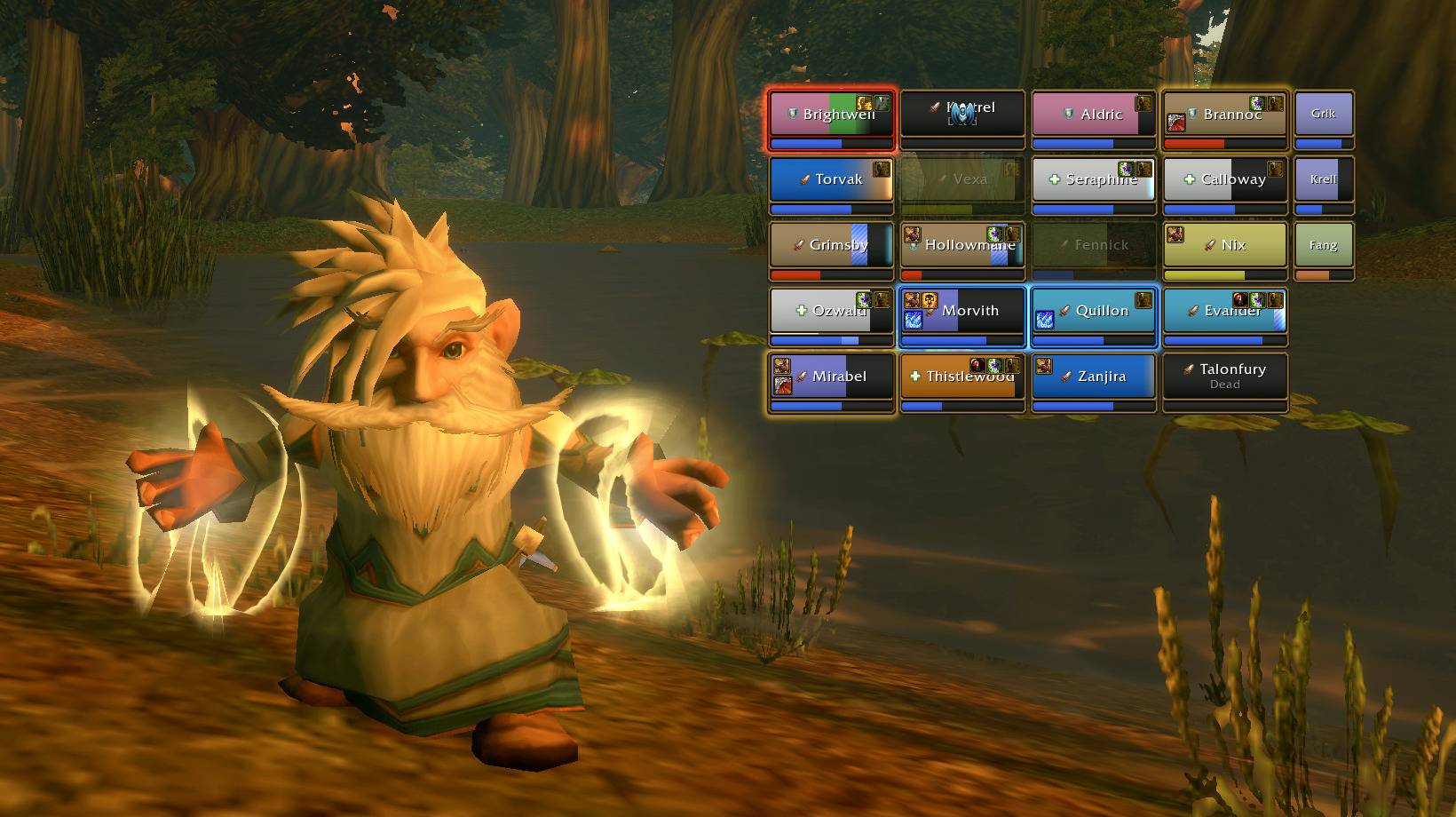 Groups side by side in class colors. Aggro and dispels light up the trim and glow around the frame, out-of-range players fade, and pets get their own column.