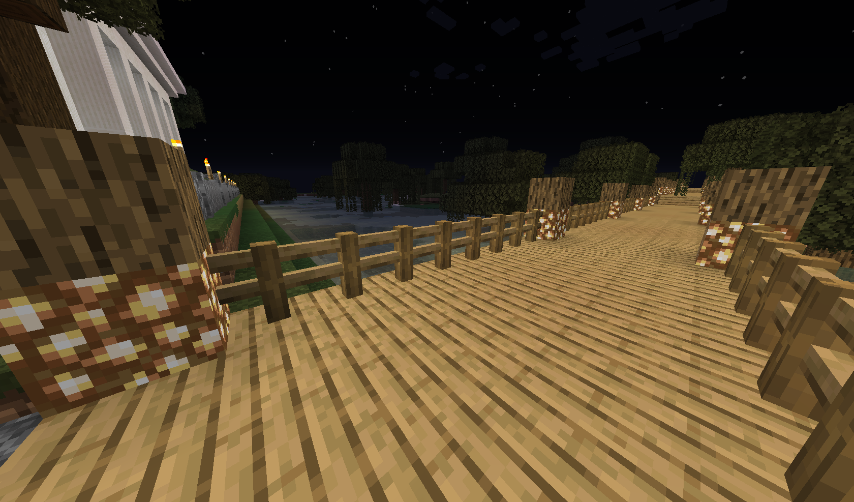 Fences are made of stripped oak instead of planks