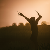 Credit to z.kaarylej for this awesome image of the obsessed attempting to lure the player!