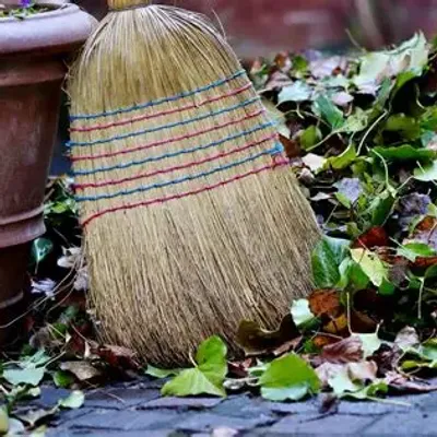 Sweeper Maid (Fabric)