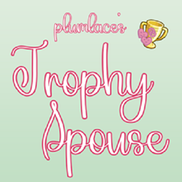 Trophy Spouse  by Plumlace  /  Spanish translation by GatamolLunastra
