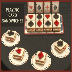 Playing Card Sandwiches by icemunmun / Translated to Spanish by dokimtz