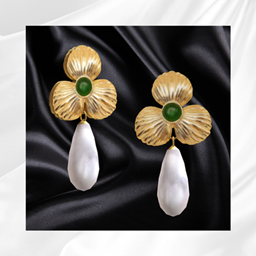 Golden Clover Pearl Earrings project image